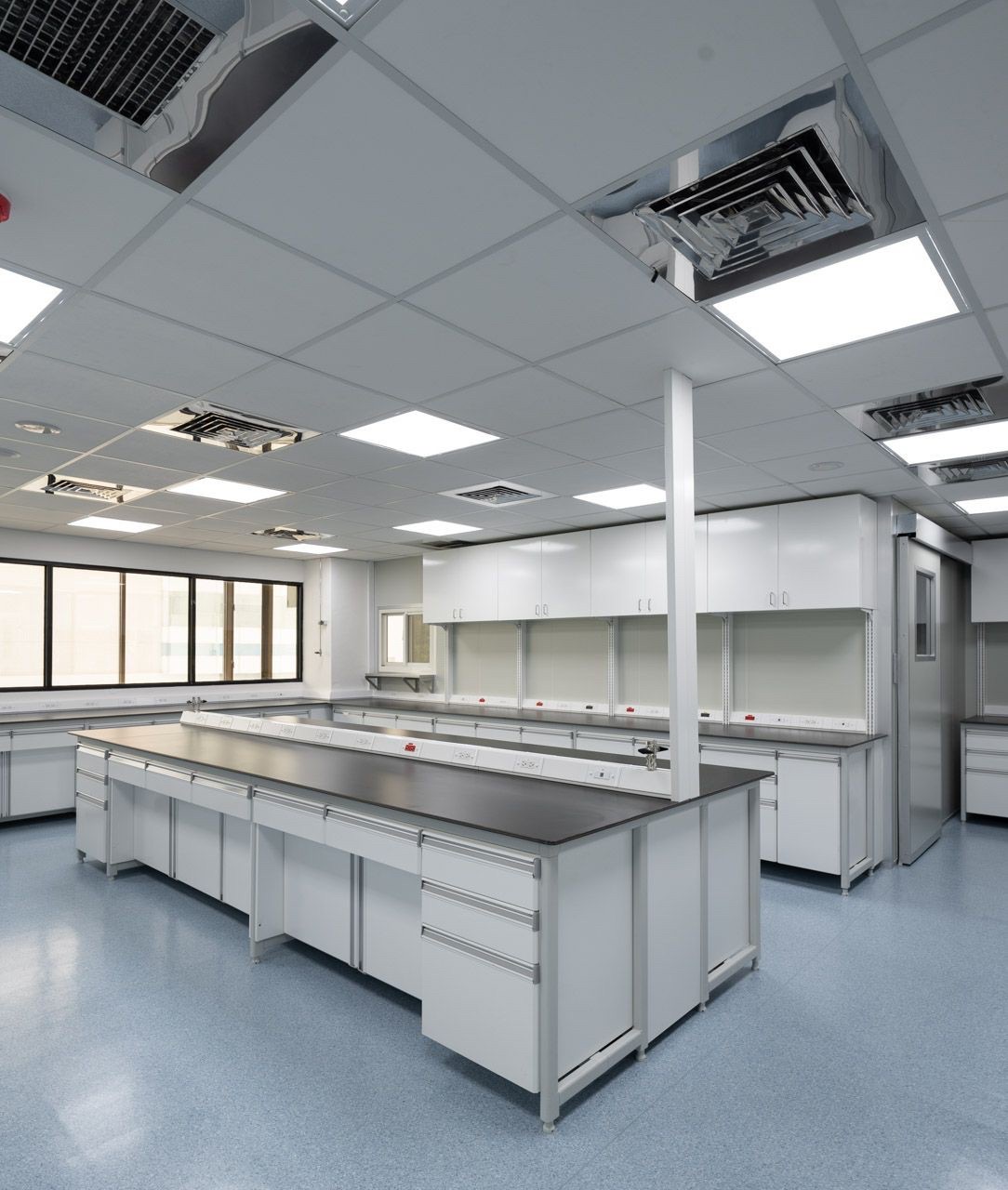 ISO 7 cleanroom in a 30-year building